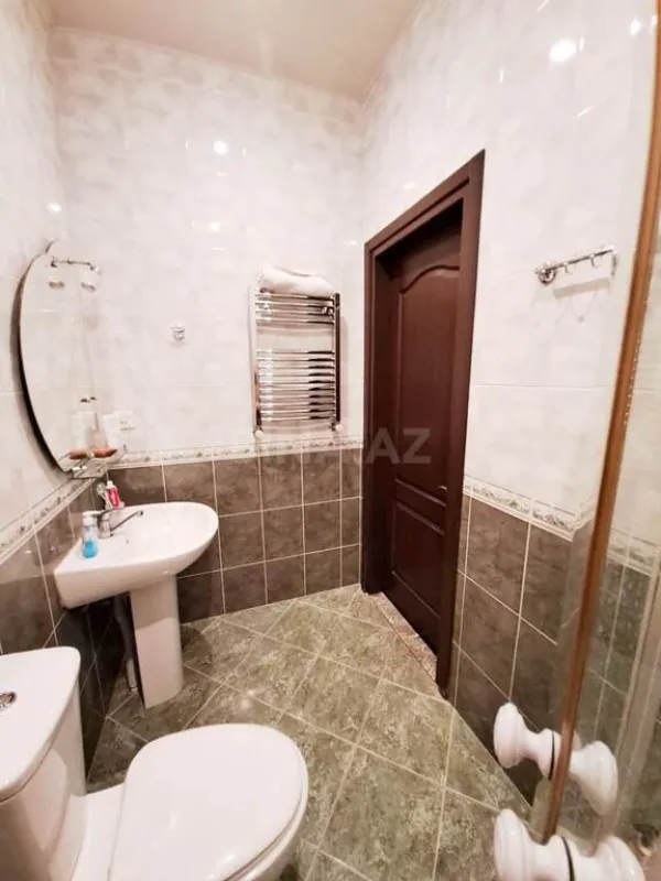 Satılır 3 otaqlı mənzil 132 m²