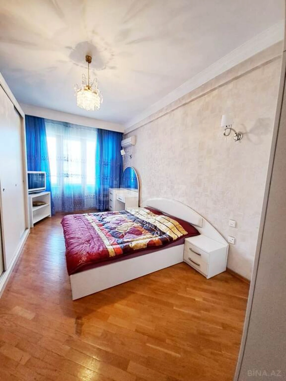 Satılır 3 otaqlı mənzil 132 m²