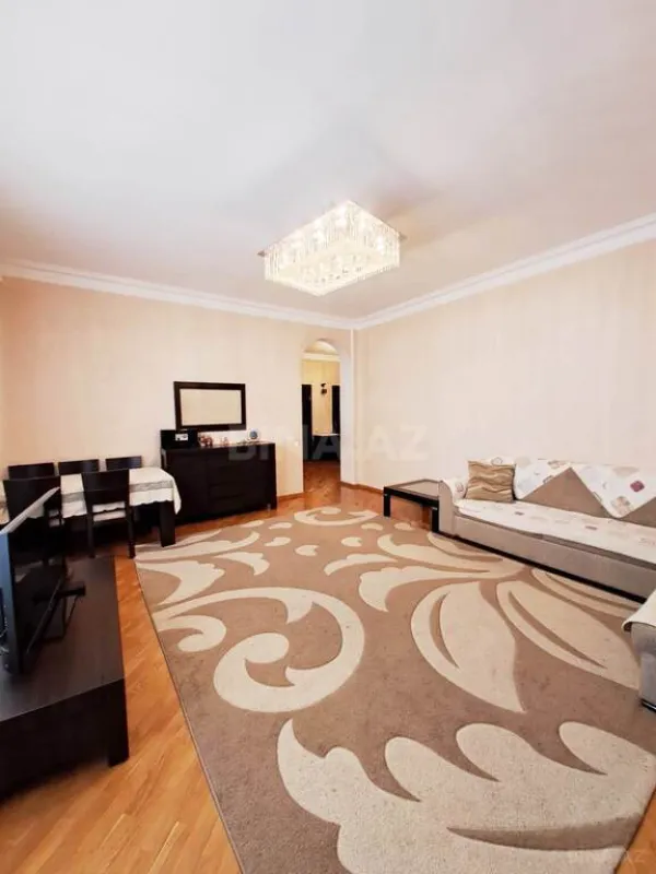 Satılır 3 otaqlı mənzil 132 m²