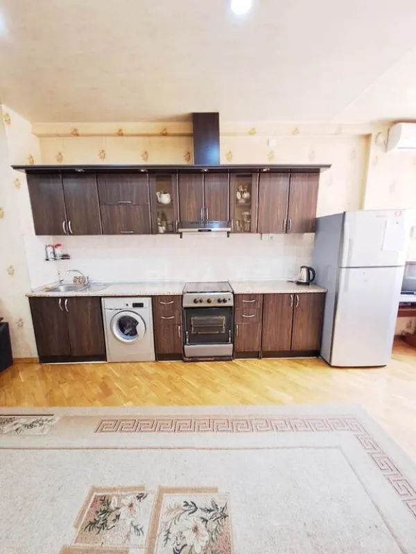 Satılır 3 otaqlı mənzil 132 m²