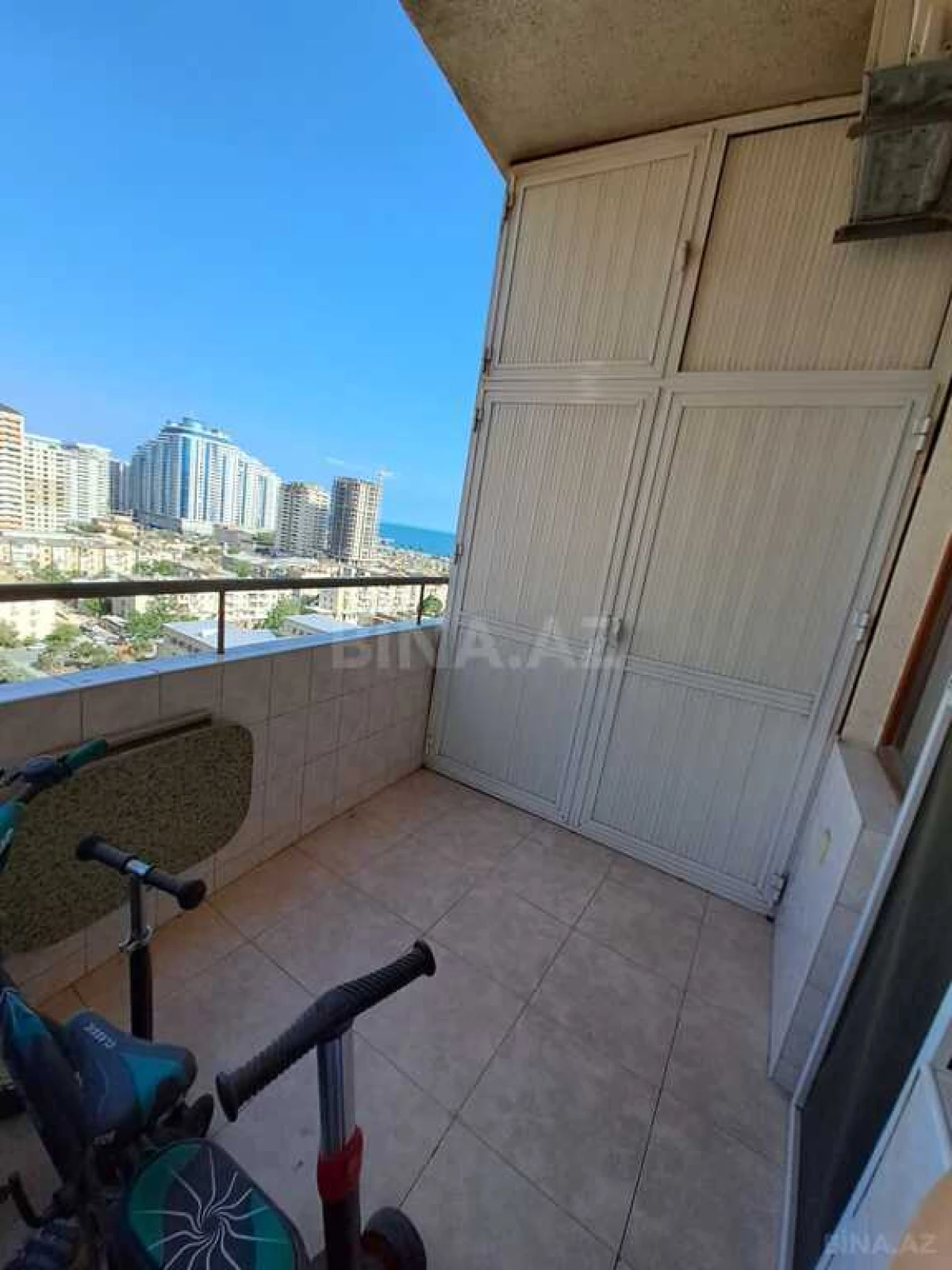 Satılır 3 otaqlı mənzil 132 m²