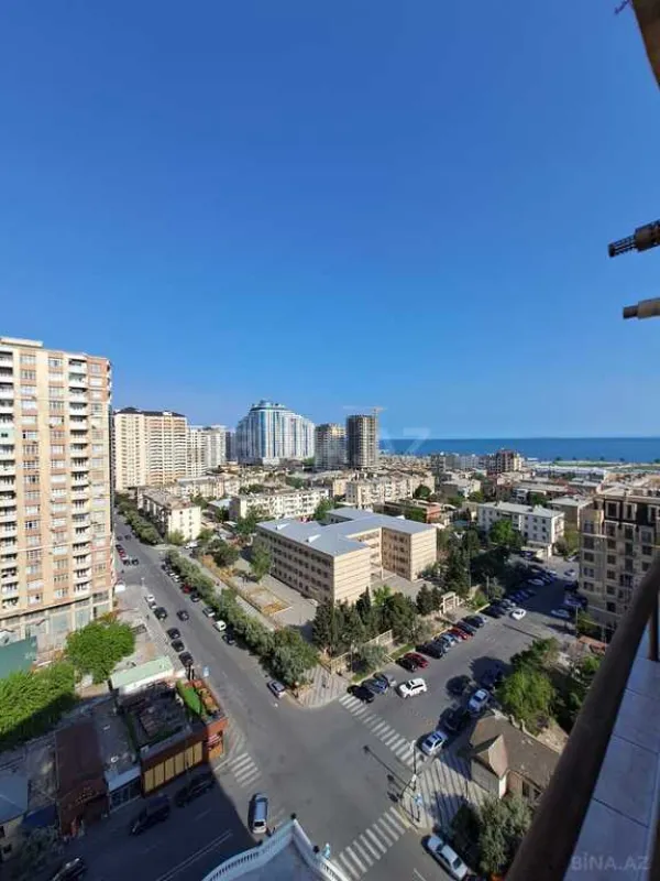 Satılır 3 otaqlı mənzil 132 m²