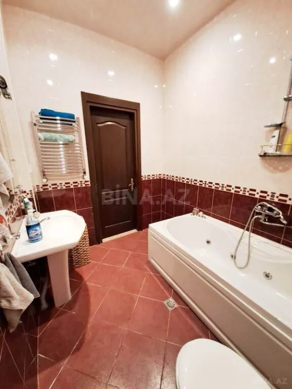 Satılır 3 otaqlı mənzil 132 m²