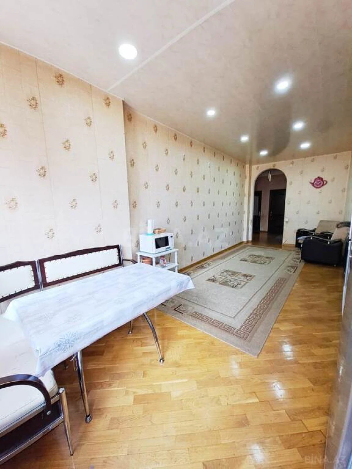 Satılır 3 otaqlı mənzil 132 m²