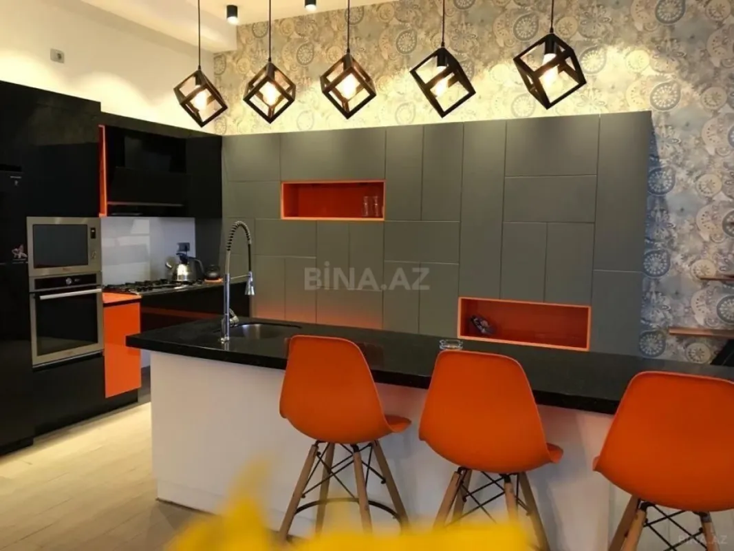 Kirayə verilir 6 otaqlı həyət evi 550 m²