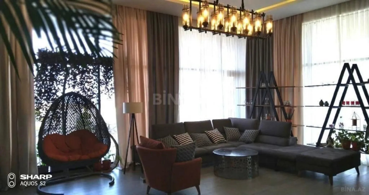 Kirayə verilir 6 otaqlı həyət evi 550 m²