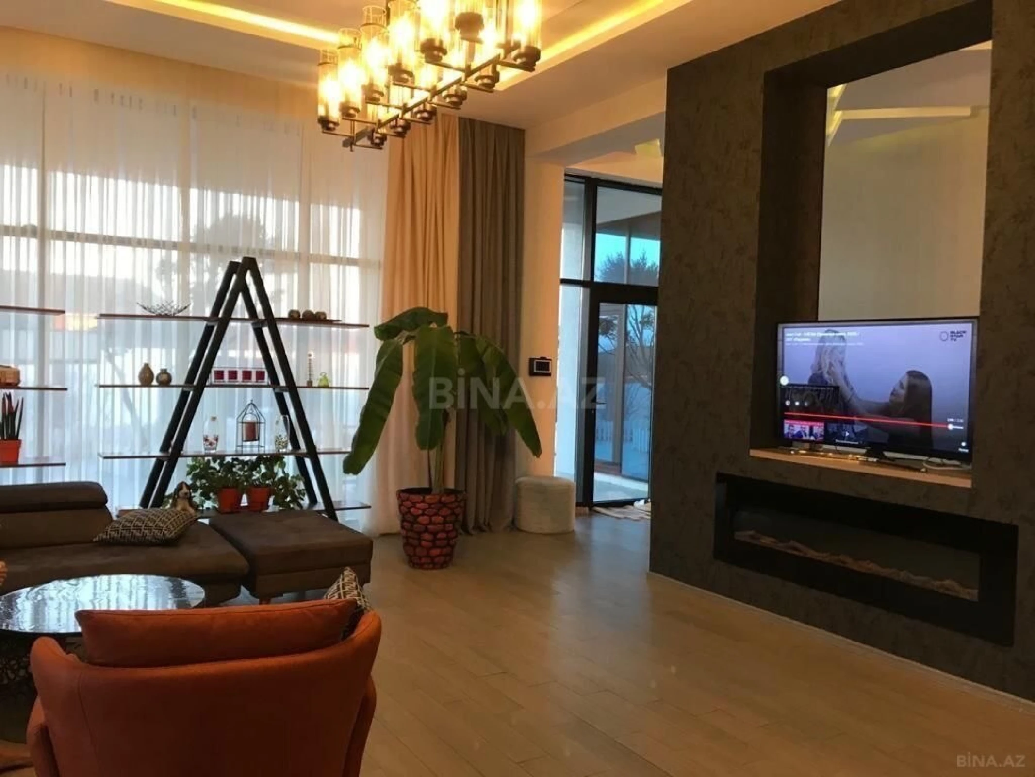 Kirayə verilir 6 otaqlı həyət evi 550 m²