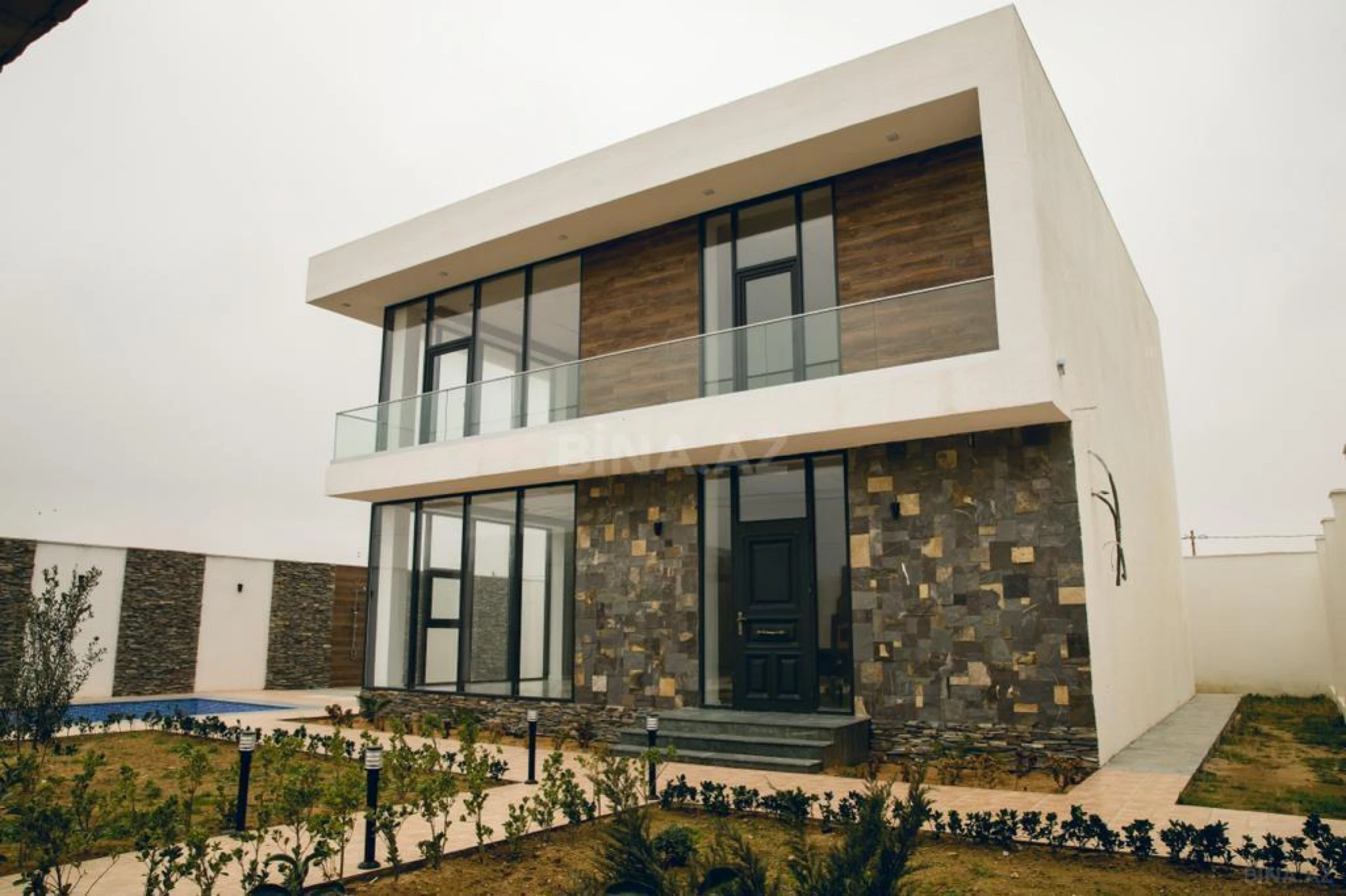 Satılır həyət evi 300 m²