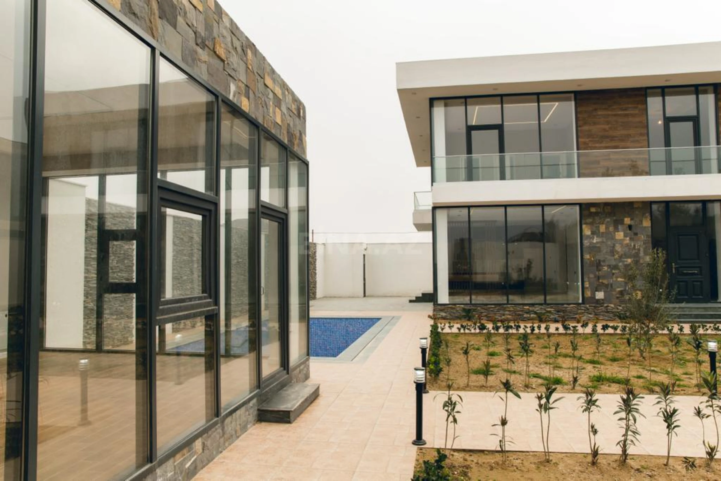 Satılır həyət evi 300 m²