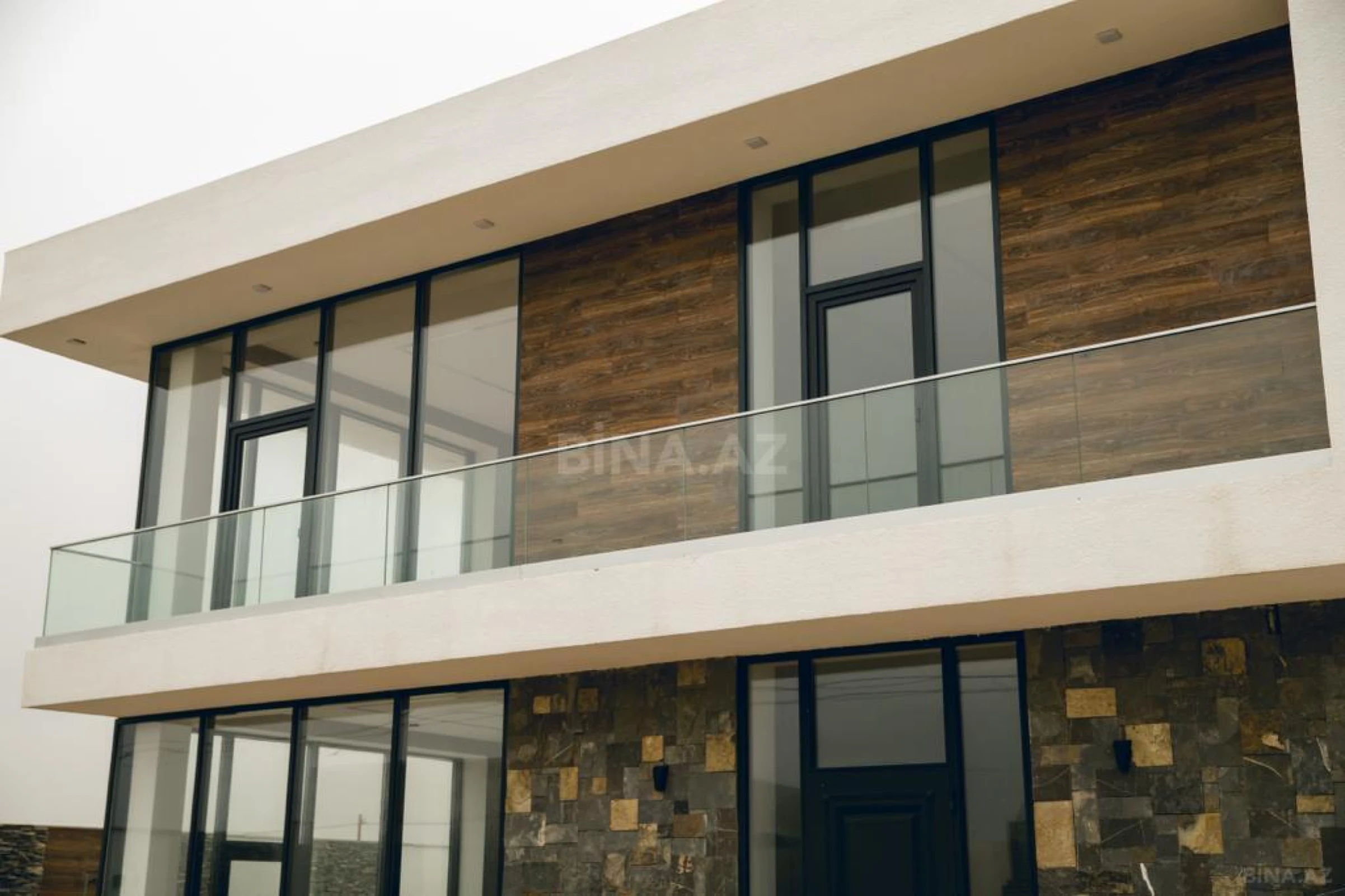 Satılır həyət evi 300 m²