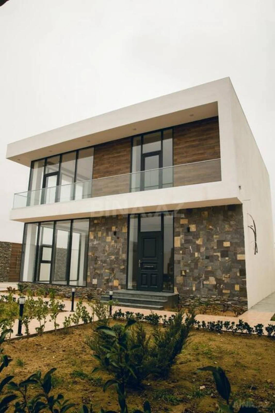 Satılır həyət evi 300 m²