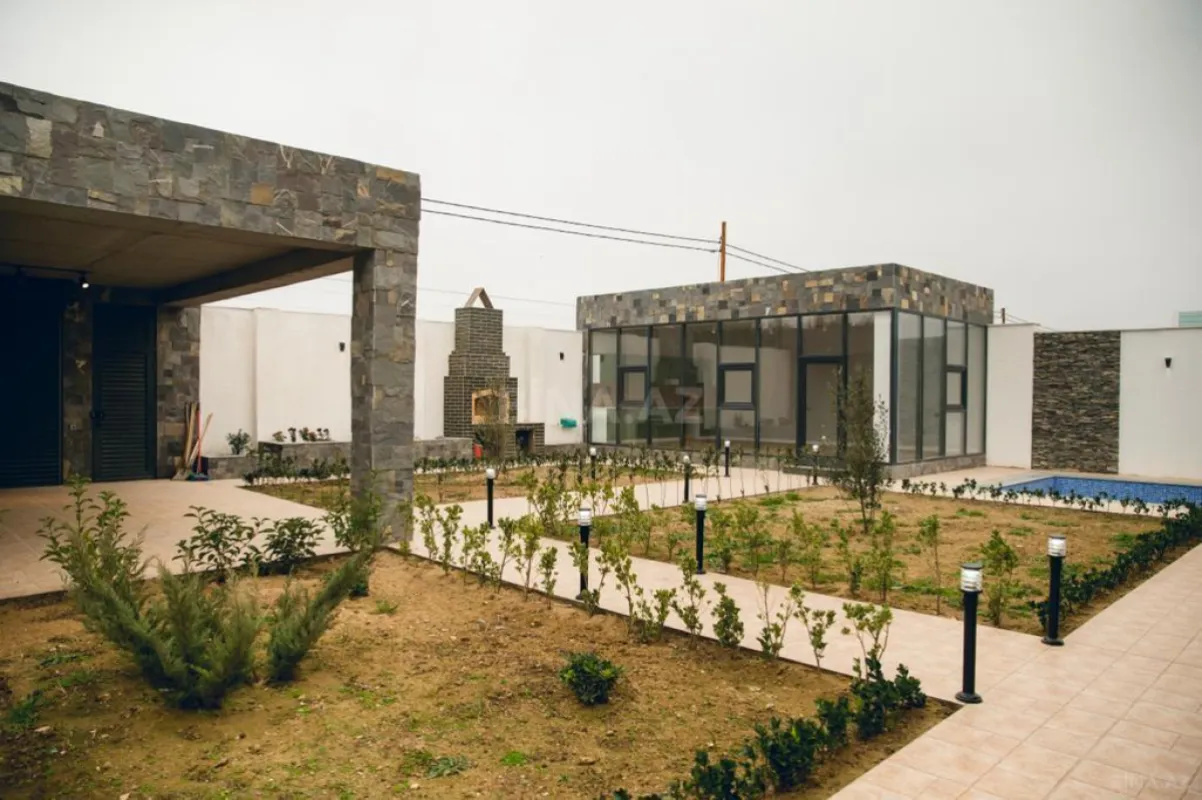 Satılır həyət evi 300 m²