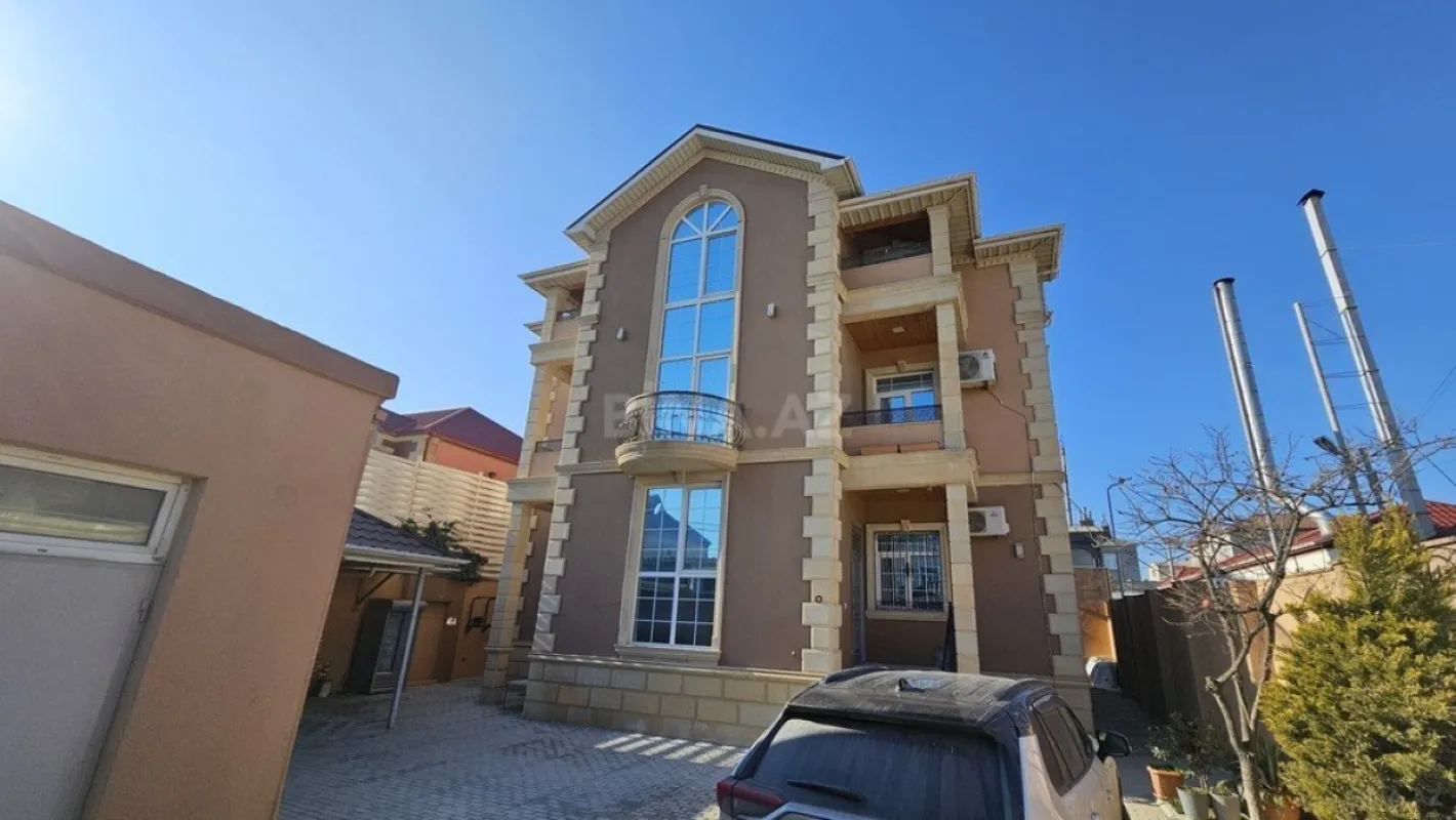 Satılır 7 otaqlı həyət evi 500 m²