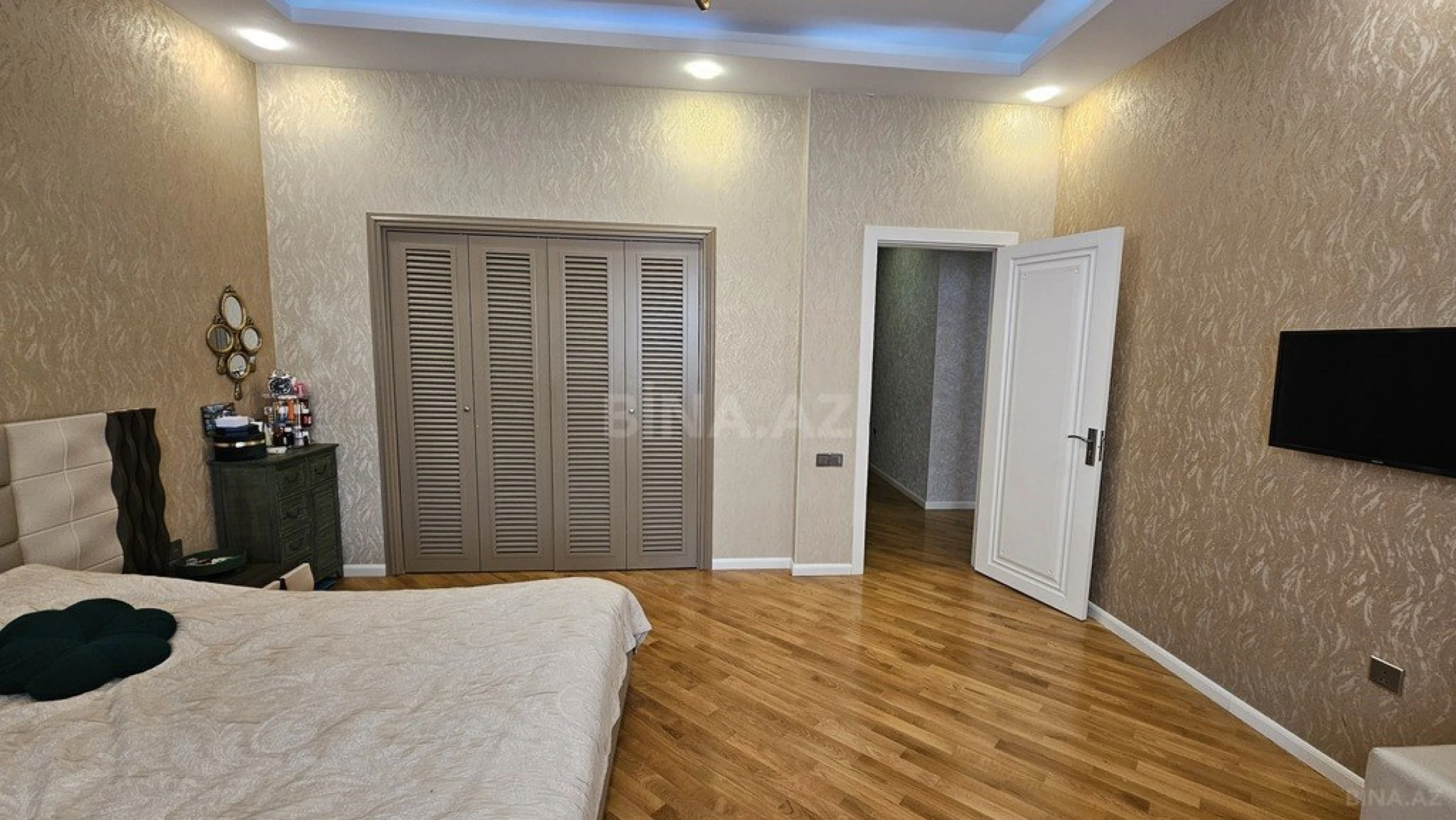 Satılır 7 otaqlı həyət evi 500 m²