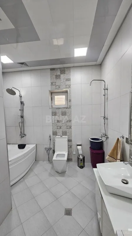 Satılır 7 otaqlı həyət evi 500 m²