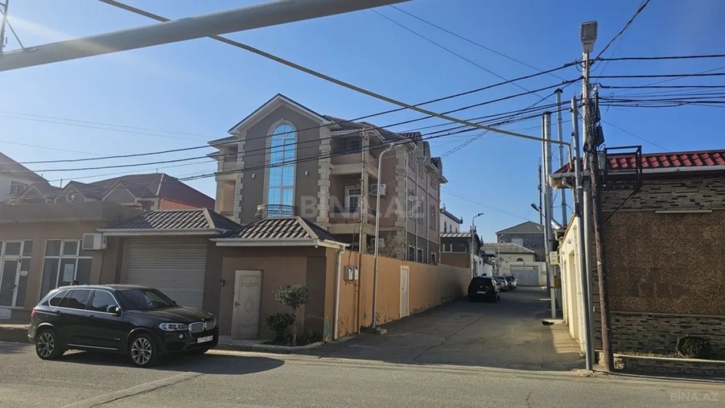 Satılır 7 otaqlı həyət evi 500 m²