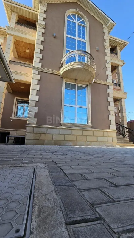 Satılır 7 otaqlı həyət evi 500 m²