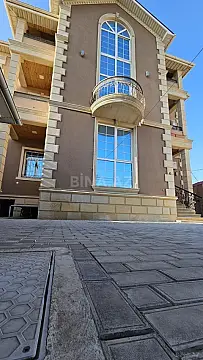 Satılır 7 otaqlı həyət evi 500 m²
