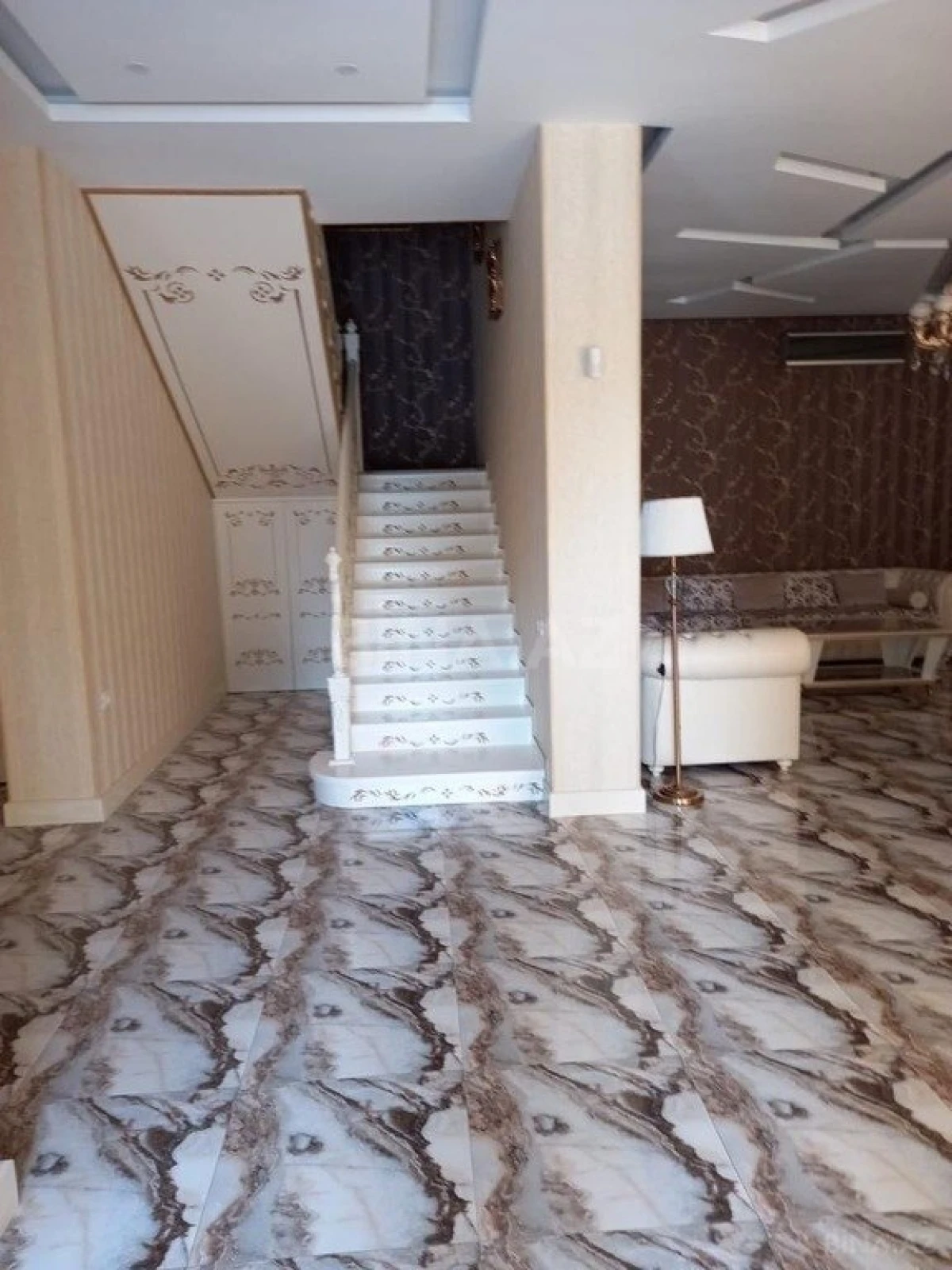 Kirayə verilir 5 otaqlı həyət evi 320 m²