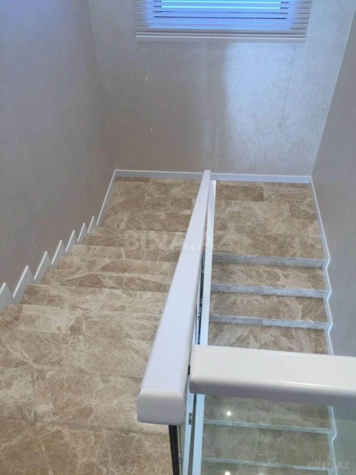 Kirayə verilir 6 otaqlı həyət evi 360 m²