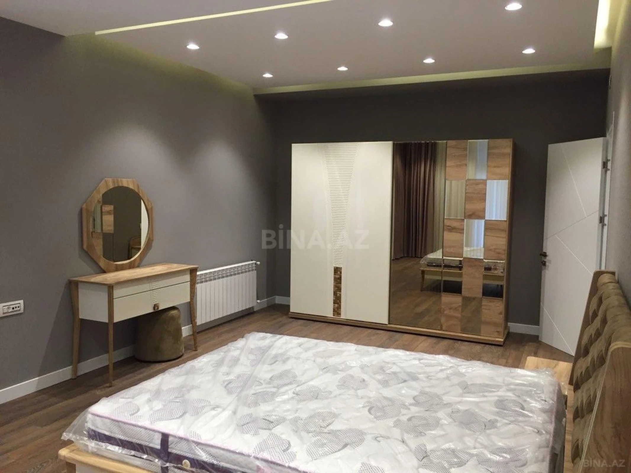 Kirayə verilir 6 otaqlı həyət evi 360 m²