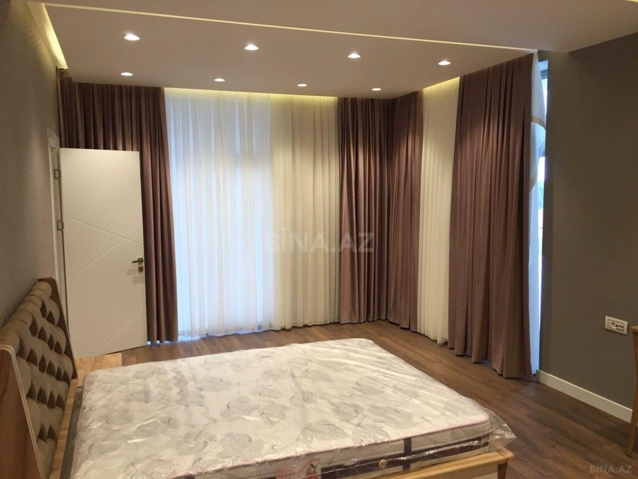 Kirayə verilir 6 otaqlı həyət evi 360 m²