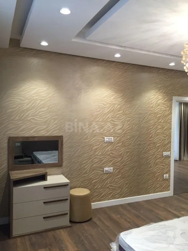 Kirayə verilir 6 otaqlı həyət evi 360 m²