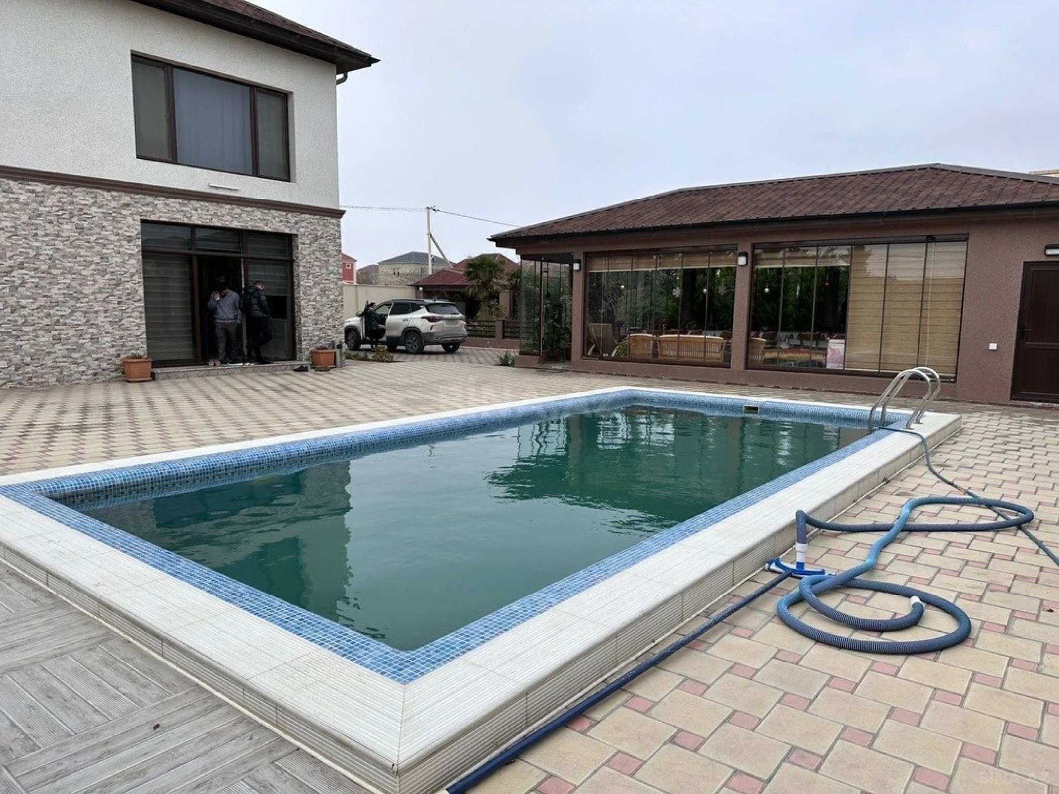 Kirayə verilir 4 otaqlı həyət evi 300 m²