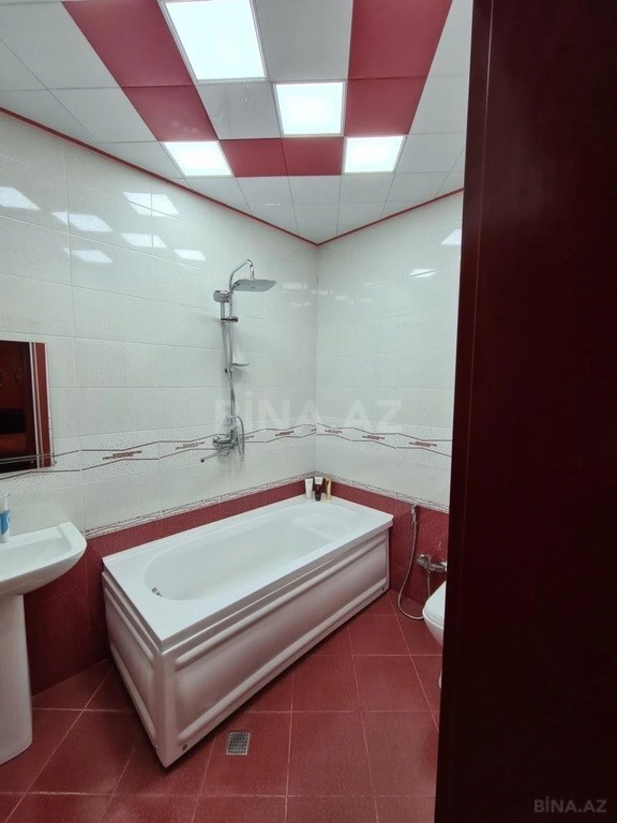 Kirayə verilir 6 otaqlı həyət evi 280 m²