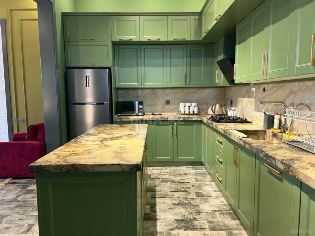 Kirayə verilir 6 otaqlı həyət evi 450 m²