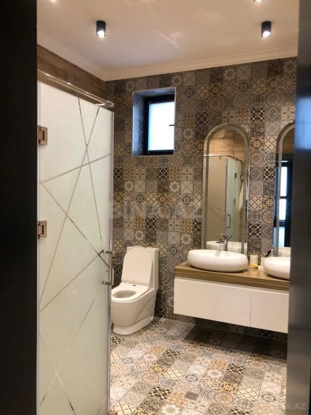 Kirayə verilir 6 otaqlı həyət evi 450 m²