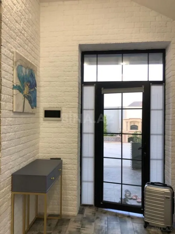 Kirayə verilir 6 otaqlı həyət evi 450 m²