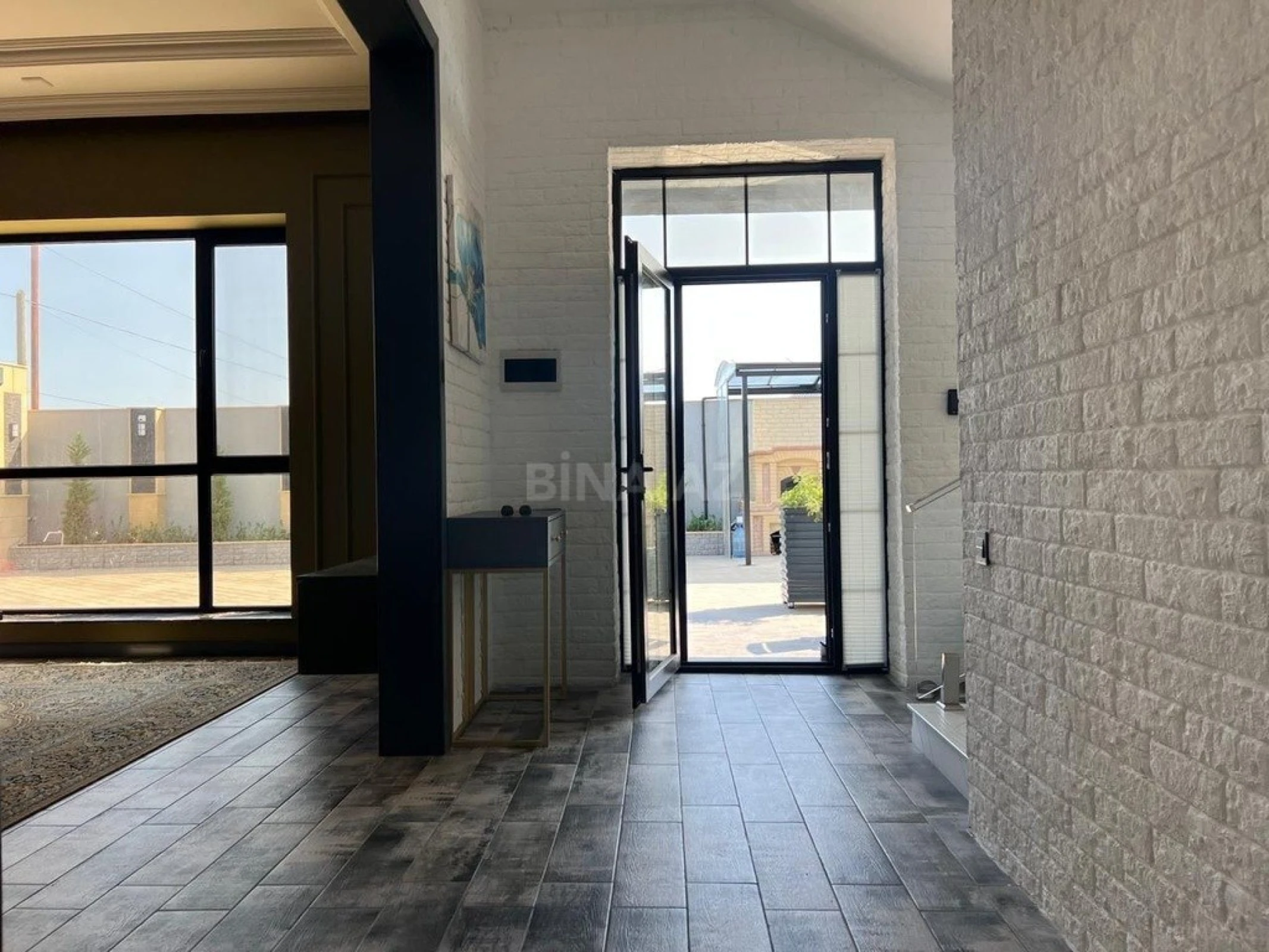 Kirayə verilir 6 otaqlı həyət evi 450 m²