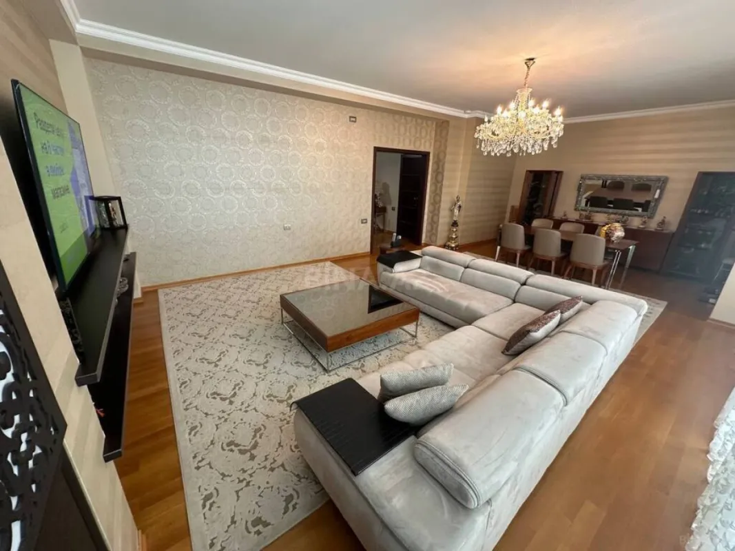 Kirayə verilir 3 otaqlı mənzil 190 m²