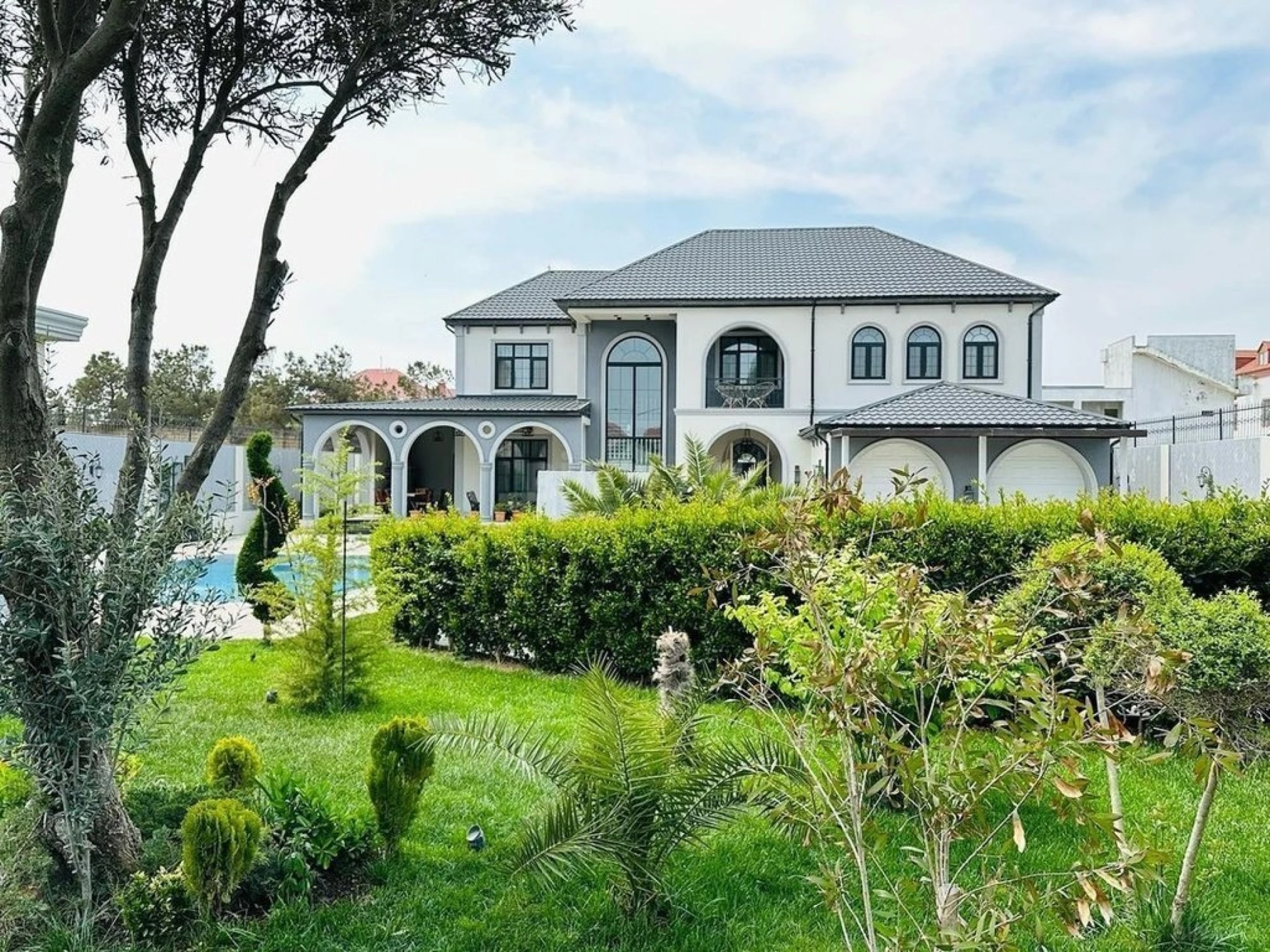 Kirayə verilir 7 otaqlı həyət evi 450 m²