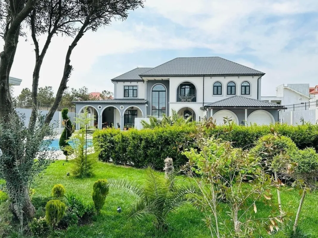 Kirayə verilir 7 otaqlı həyət evi 450 m²