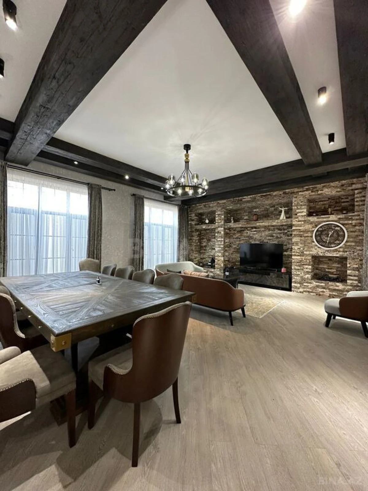 Kirayə verilir 7 otaqlı həyət evi 450 m²