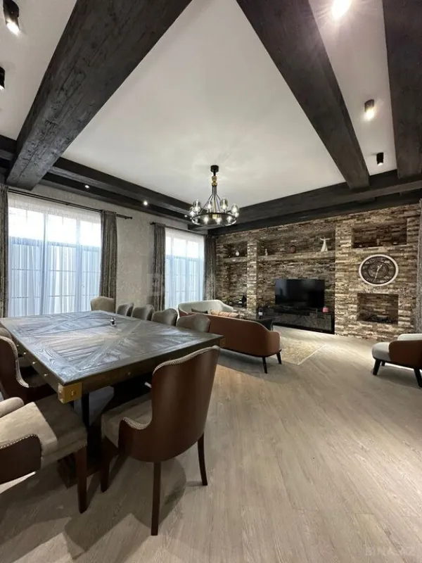 Kirayə verilir 7 otaqlı həyət evi 450 m²