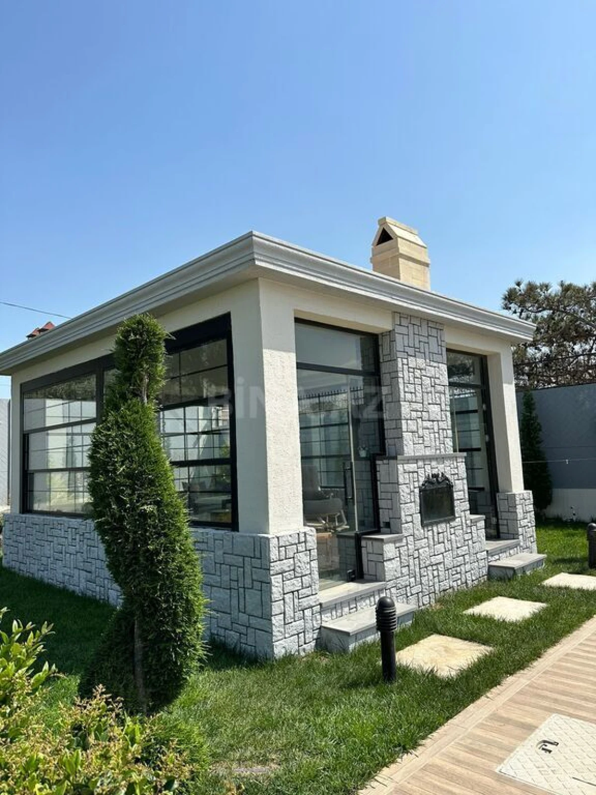 Kirayə verilir 7 otaqlı həyət evi 450 m²