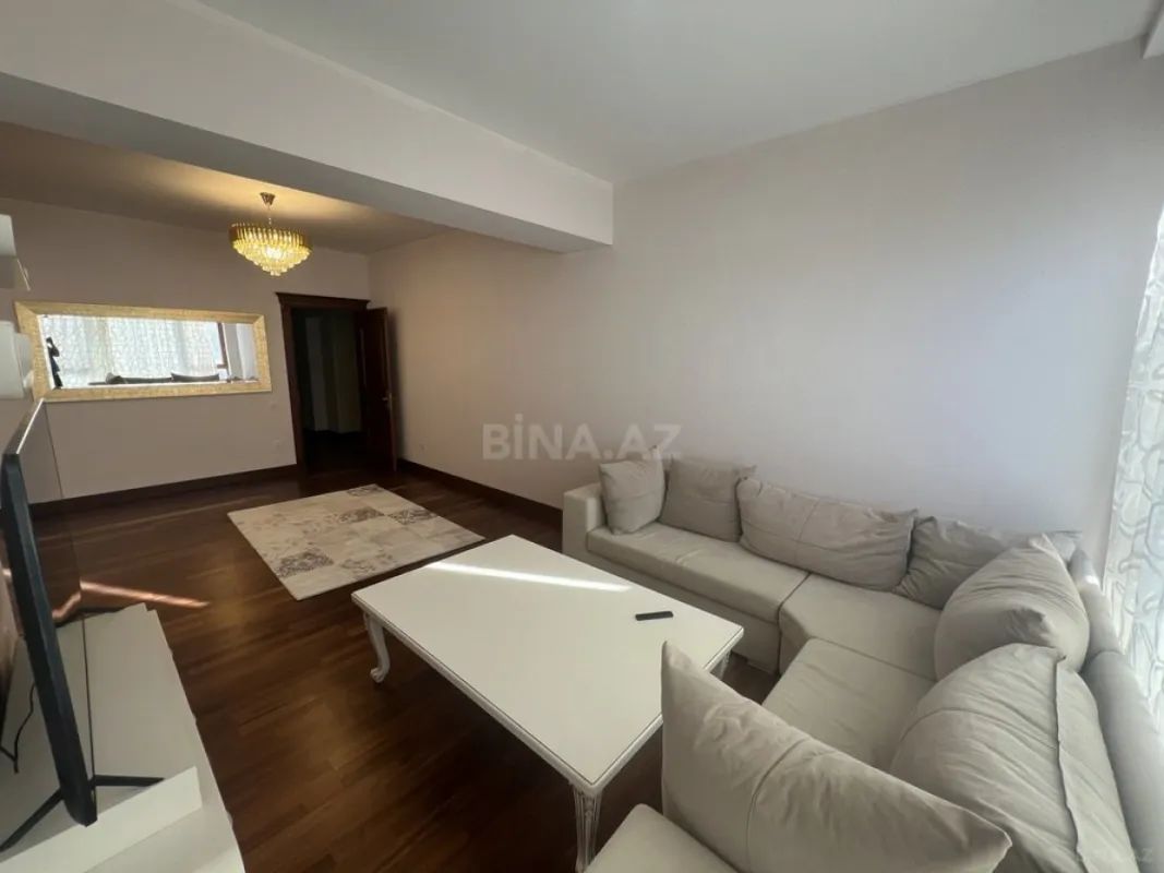 Kirayə verilir 4 otaqlı mənzil 200 m²