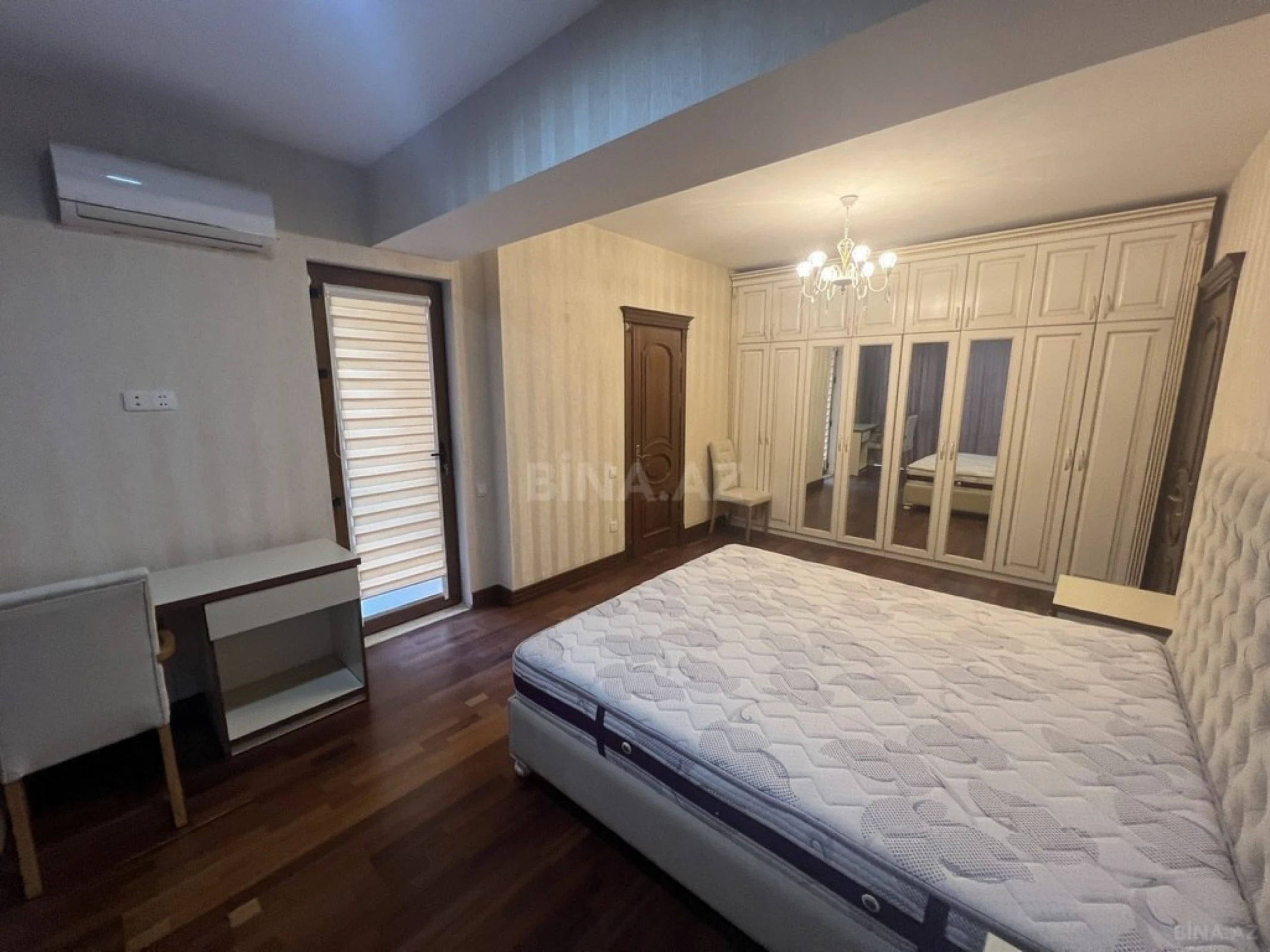 Kirayə verilir 4 otaqlı mənzil 200 m²