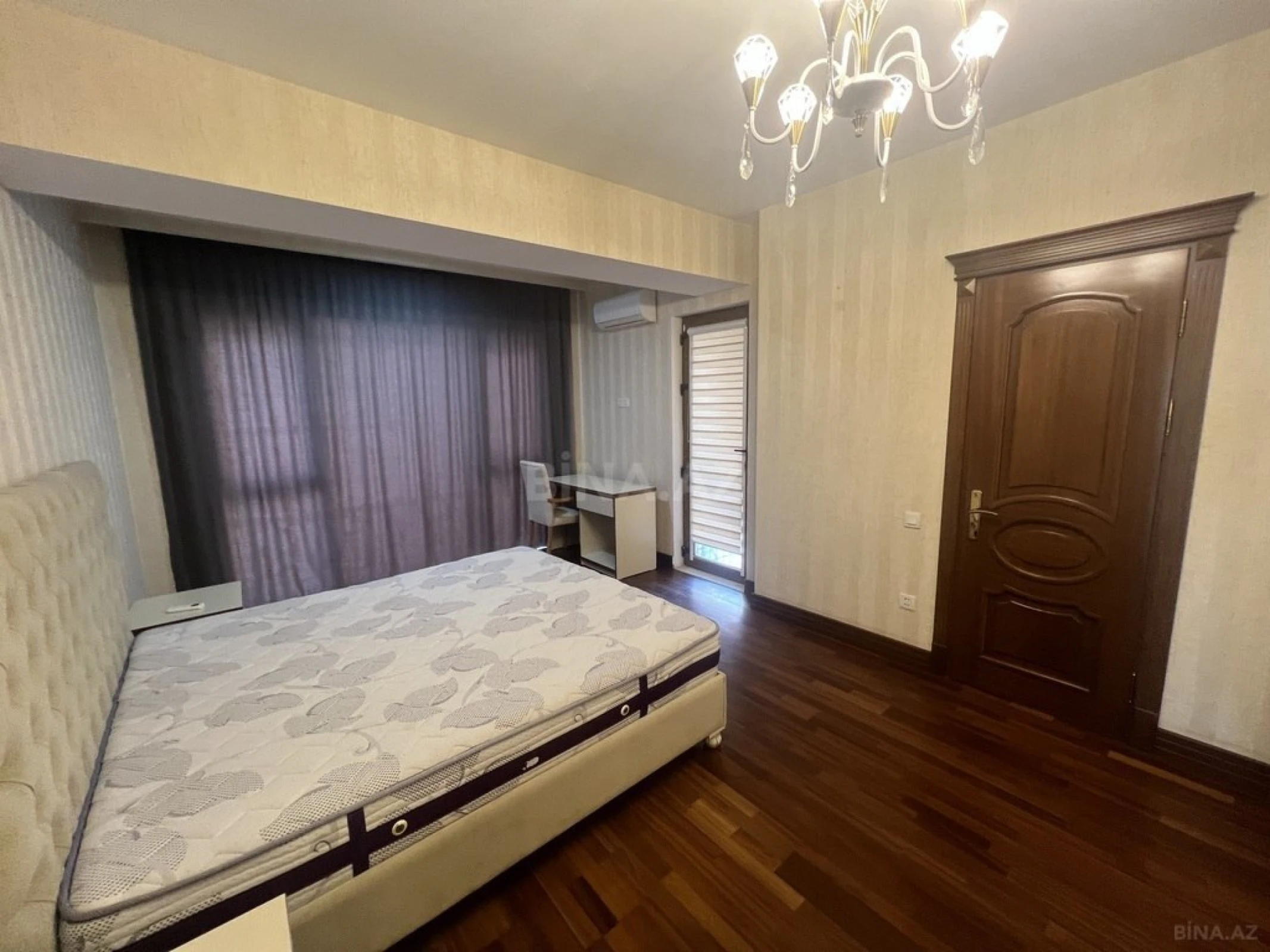 Kirayə verilir 4 otaqlı mənzil 200 m²