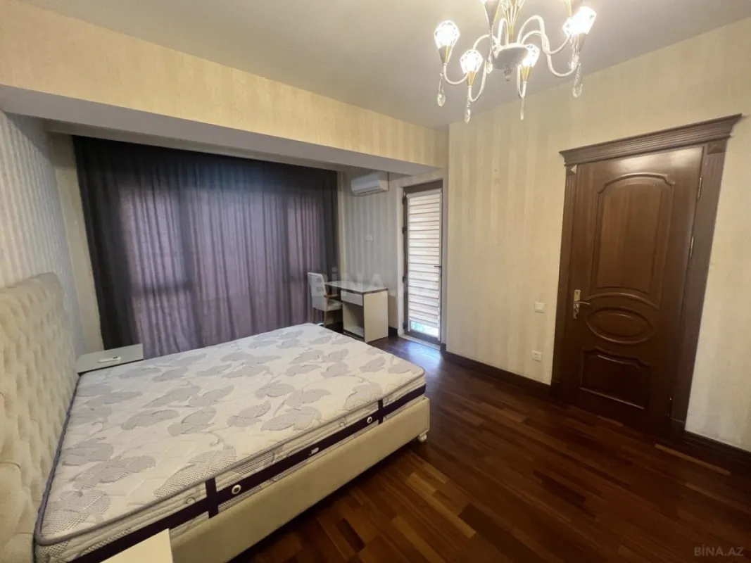 Kirayə verilir 4 otaqlı mənzil 200 m²