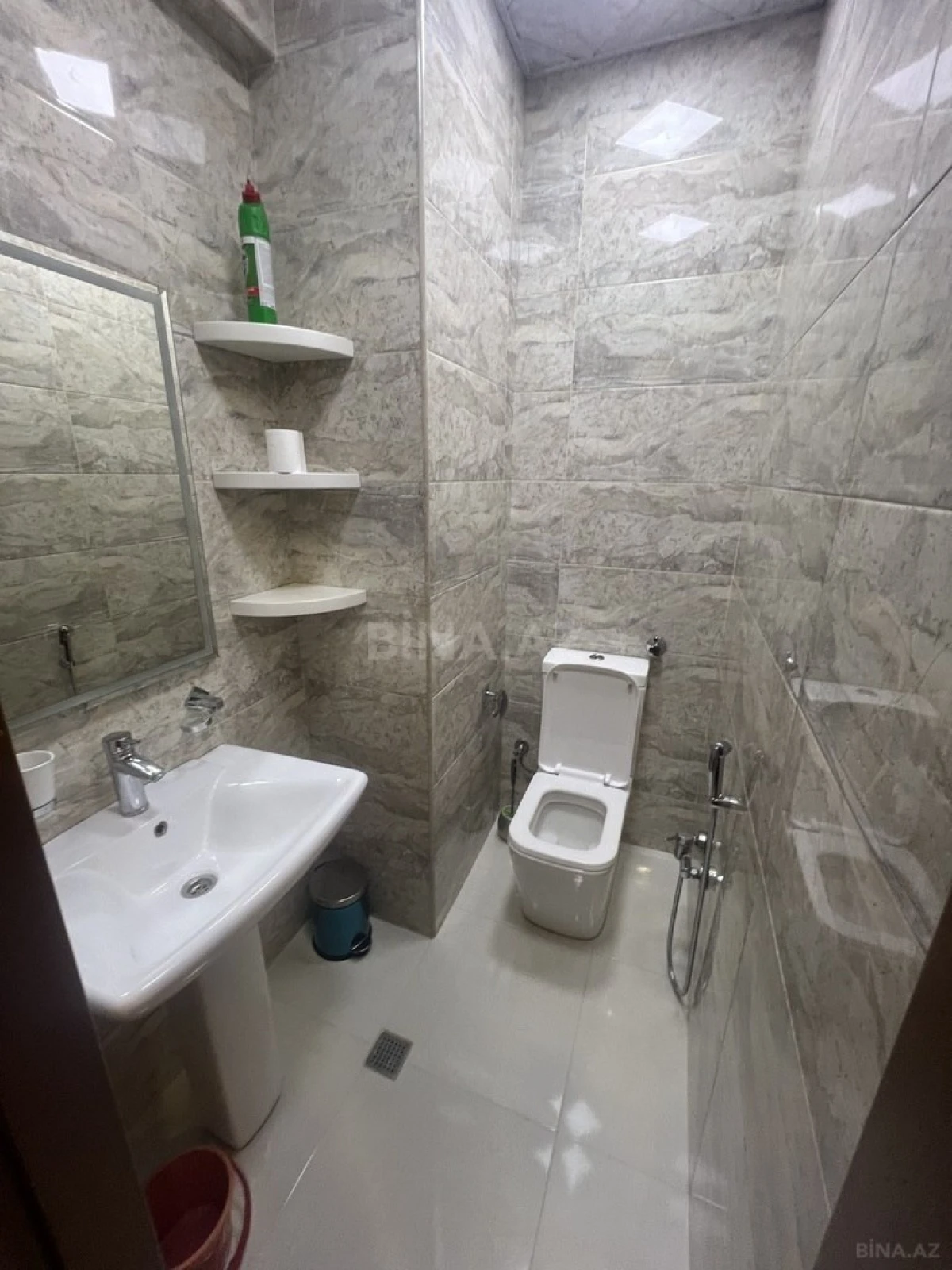 Kirayə verilir 4 otaqlı mənzil 200 m²