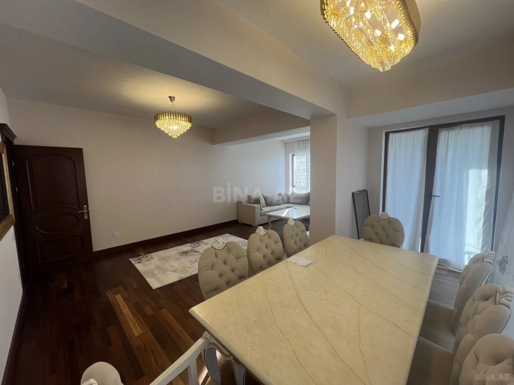Kirayə verilir 4 otaqlı mənzil 200 m²