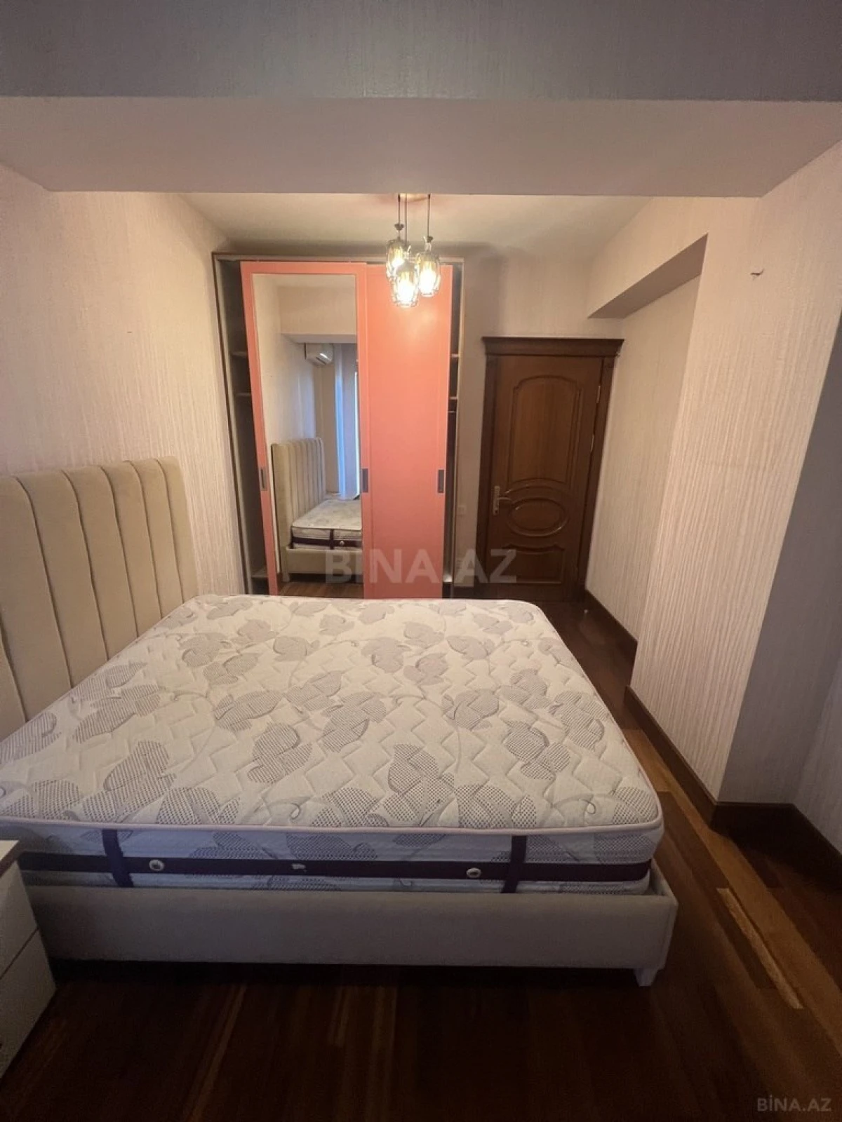 Kirayə verilir 4 otaqlı mənzil 200 m²