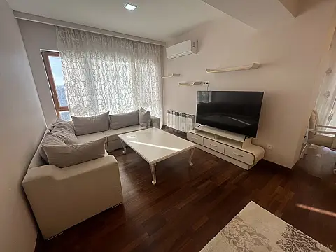 Kirayə verilir 4 otaqlı mənzil 200 m²