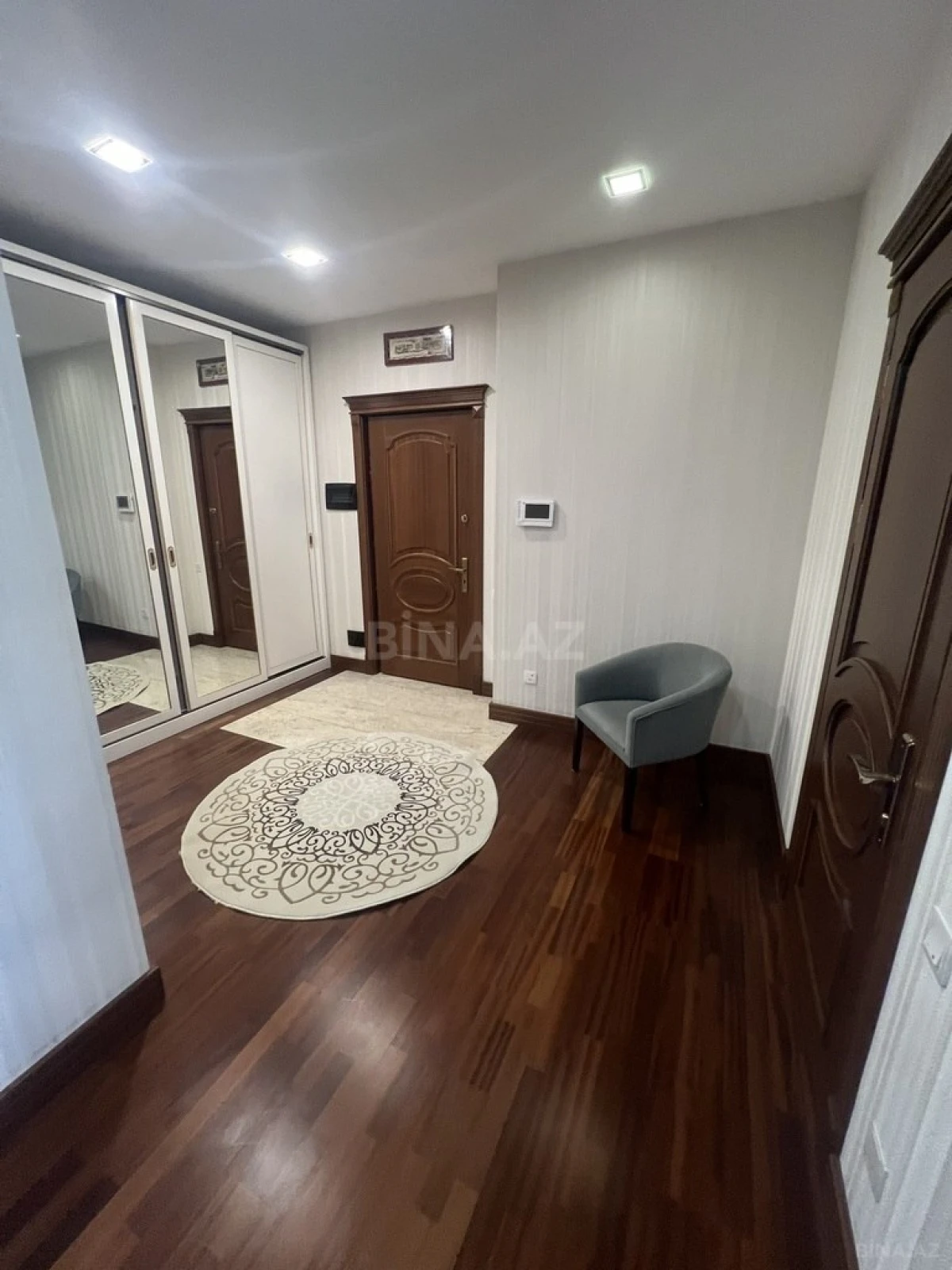 Kirayə verilir 4 otaqlı mənzil 200 m²