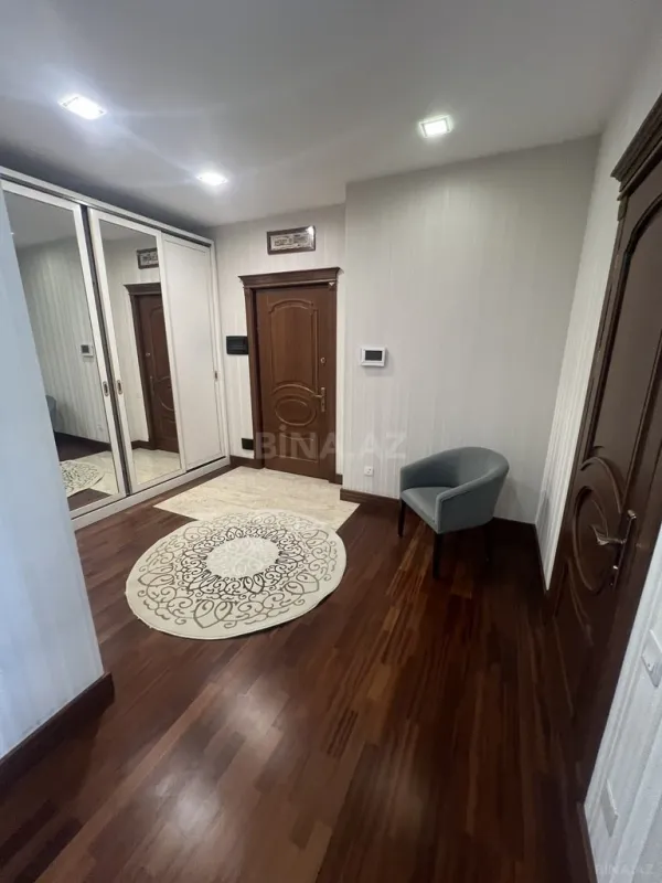 Kirayə verilir 4 otaqlı mənzil 200 m²