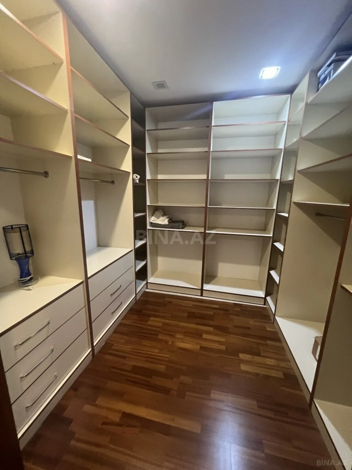 Kirayə verilir 4 otaqlı mənzil 200 m²